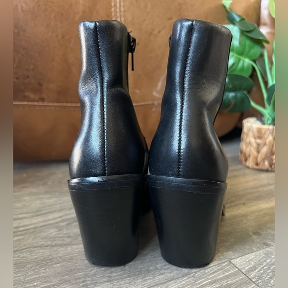 Steve Madden Clarise Black Leather Pointed Toe Chunky Heel Ankle Booties. Size 7 - Picture 4 of 8